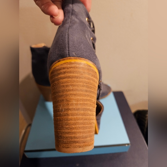 Heeled booties - Picture 4 of 16